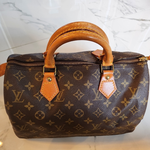 Louis Vuitton Handbags - Gorgeous Vintage Authentic Louis Vuitton Speedy 30